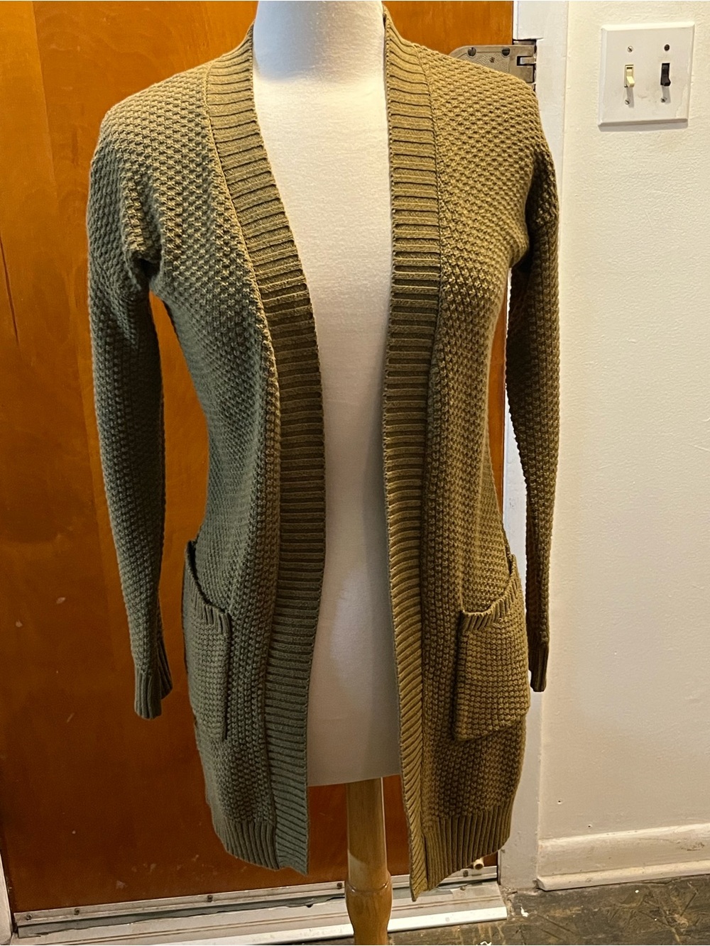 Max Studio Women's Green Long Sleeve Open Front Cardigan Sweater. Size XS. EUC